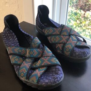 Bernie Mev. geometric pattern flats size 39